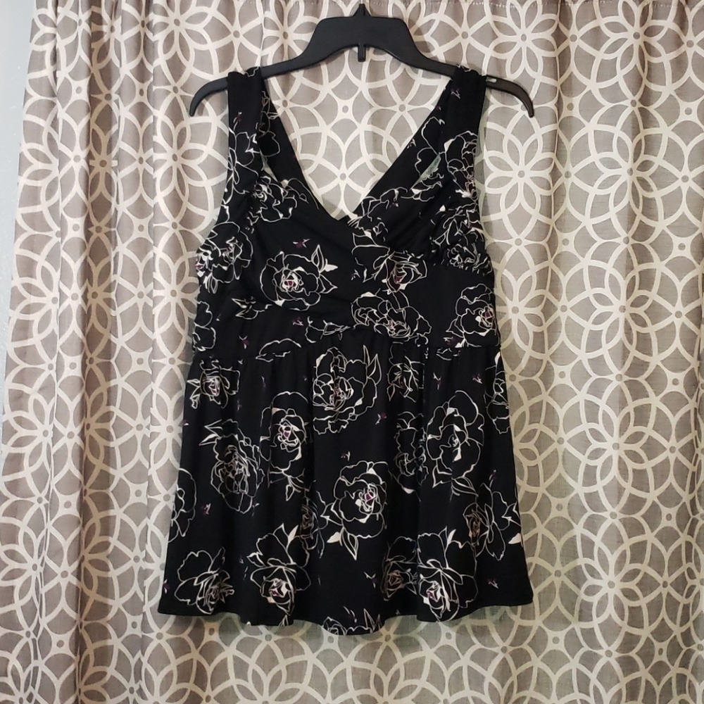 NWT Torrid Sz 1 Floral Cross-Back Tank